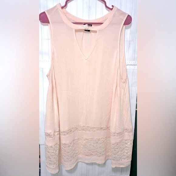 🧧Torrid light pink rayon sleeveless mock neck keyhole top - Picture 1 of 10